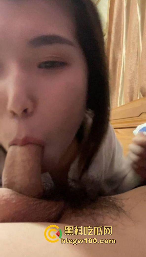 兰州大学反差母狗【李妍柔】调教视频曝光，调教成了吃鸡好手 鸡巴套子，内容劲爆！！  第22张