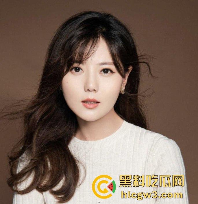 65岁绿地董事长『张玉良』KTV裸嗨，鸡巴细得像牙签骚女争抢舔，酒店女秘书被老头干到腿软精液满脸！  第14张