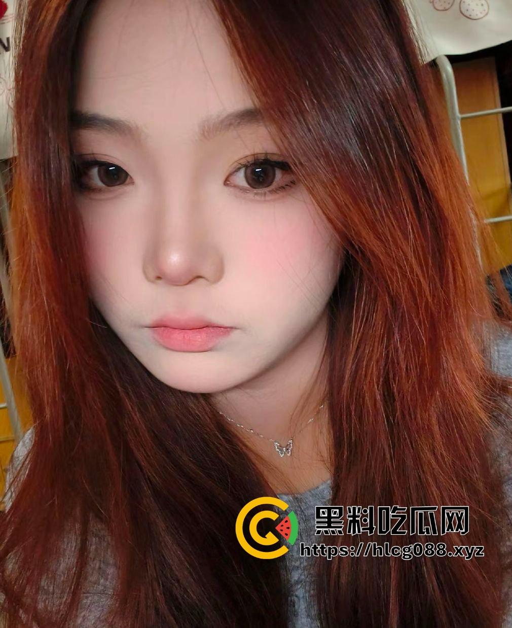 贵州赖茅厂20岁厂妹【齐雨鸠】白天酿酒晚上被主管爸爸狗链子遛，骚得洋气还上啥破班，直接当外围爽翻天得了！  第1张