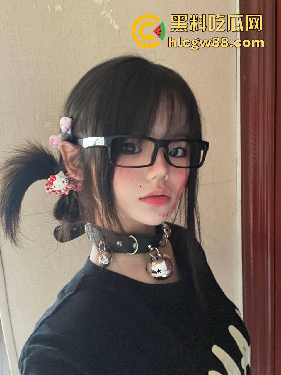 珠海艺术职业学院【杨婷婷】与金主裸拍视频被曝光 极品巨乳抠逼自慰 很有撸点！  第4张