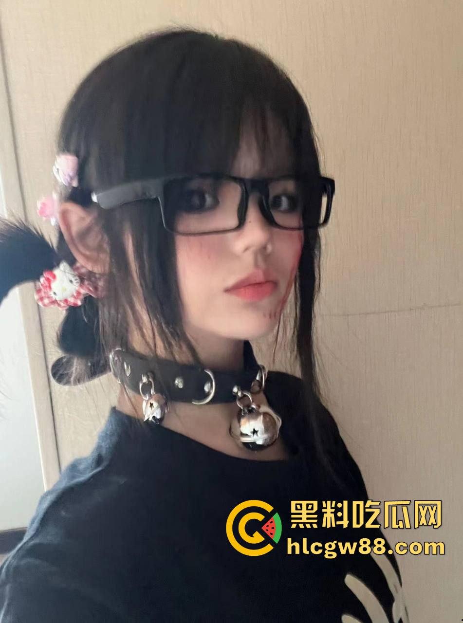 珠海艺术职业学院【杨婷婷】与金主裸拍视频被曝光 极品巨乳抠逼自慰 很有撸点！  第6张