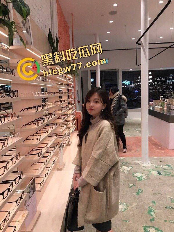 加拿大骚留学妹『李天宜』有男友逼还湿成水帘洞，远屌解不了近渴水 只能约炮找人堵洞口！  第5张