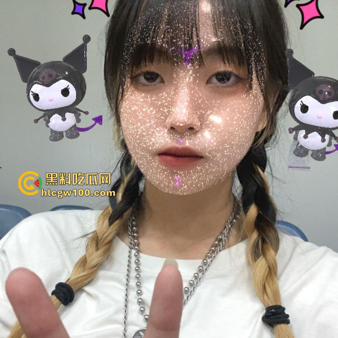 湖南大学大一学妹【李静妍】揉胸自慰挑逗文爱，清纯只是摆设 遭渣男前男友曝光不雅视频。  第3张