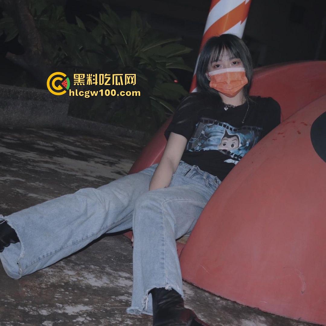 湖南大学大一学妹【李静妍】揉胸自慰挑逗文爱，清纯只是摆设 遭渣男前男友曝光不雅视频。  第4张