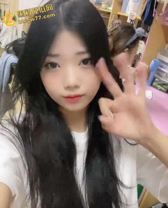 香港珠海学院反差婊 拜金女硕士【杨璐】 顶级母狗一个 背着男友做外围  学霸的性爱视频曝光 第4张