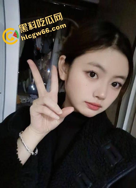 福建福清茶艺师【陈雪宜】为拉业绩认土豪做干爹，前男友怒了老子白舔三年，私拍视频全给你们看！  第2张