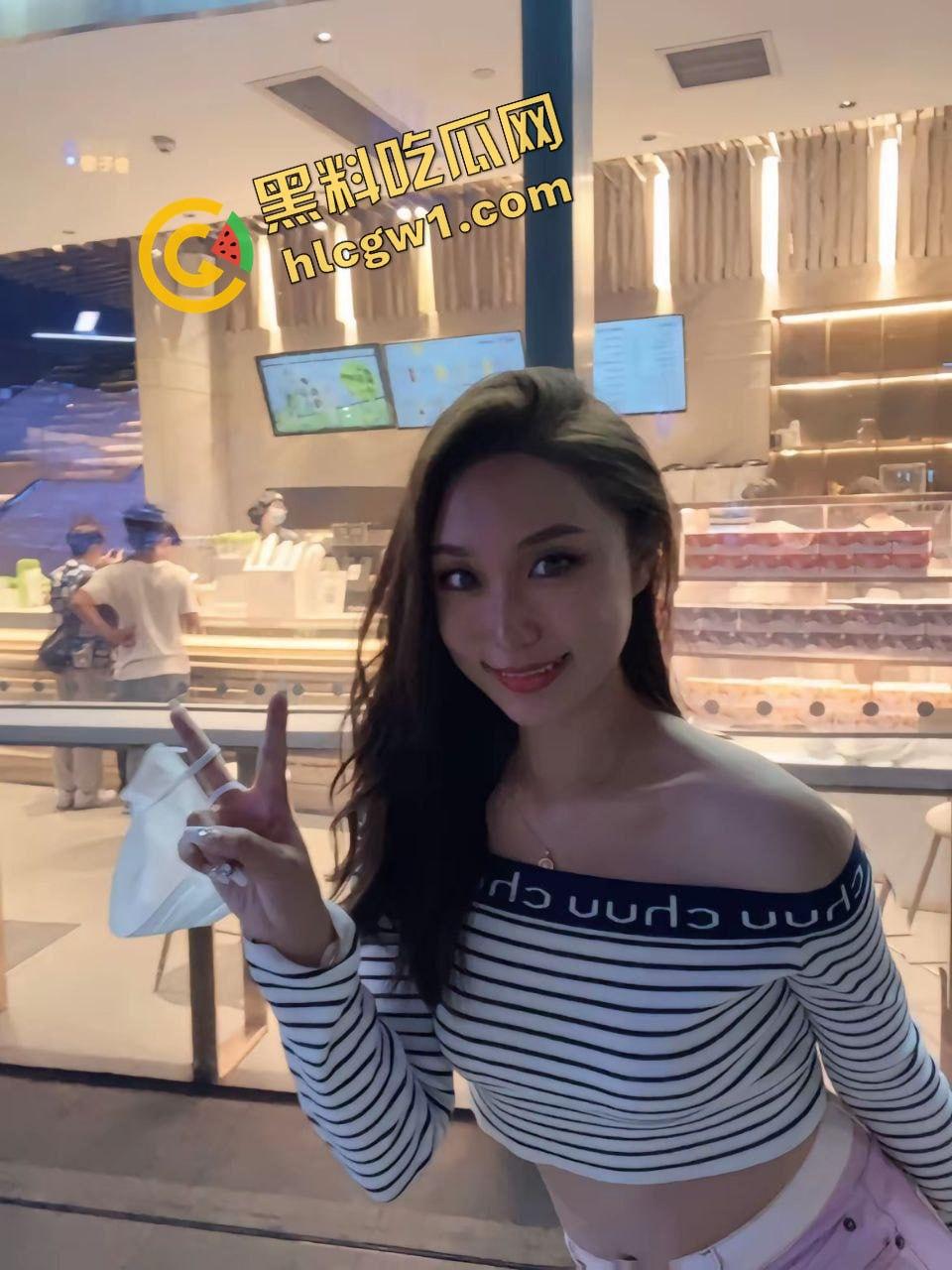 湖南长沙反差贱母狗『张歆媛』舔鸡后入贼骚 与男友性爱自拍泄密 独家曝光流出！  第2张