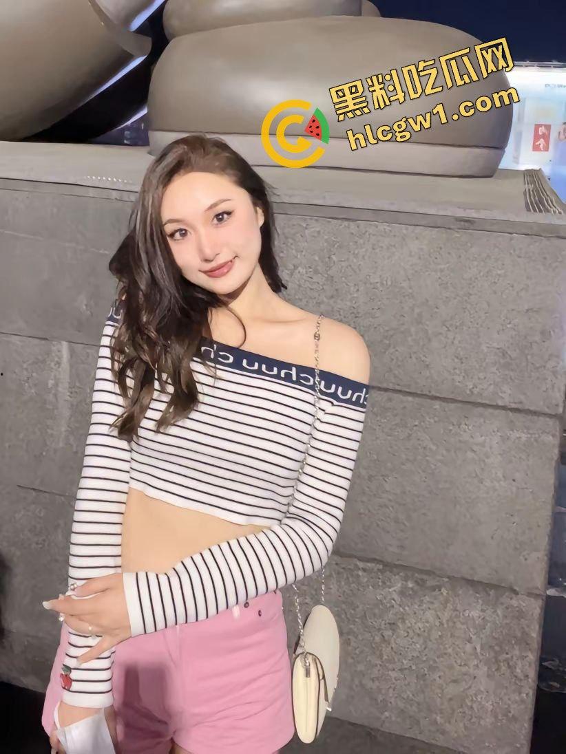 湖南长沙反差贱母狗『张歆媛』舔鸡后入贼骚 与男友性爱自拍泄密 独家曝光流出！  第6张