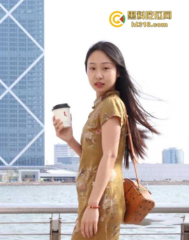 上海浦南幼儿园【林美玲】美女幼师与男友裸聊自慰视频被曝光，反差母狗性瘾巨大，骚浪无比！  第3张