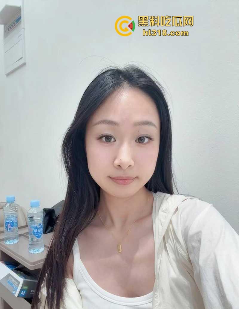 上海浦南幼儿园【林美玲】美女幼师与男友裸聊自慰视频被曝光，反差母狗性瘾巨大，骚浪无比！  第6张