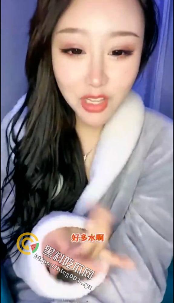 真实实录绿茶婊 在线直播讲诉自己按摩全过程 尺度相当大 听着都硬了 大奶子快包不住了骚妞妞  第3张