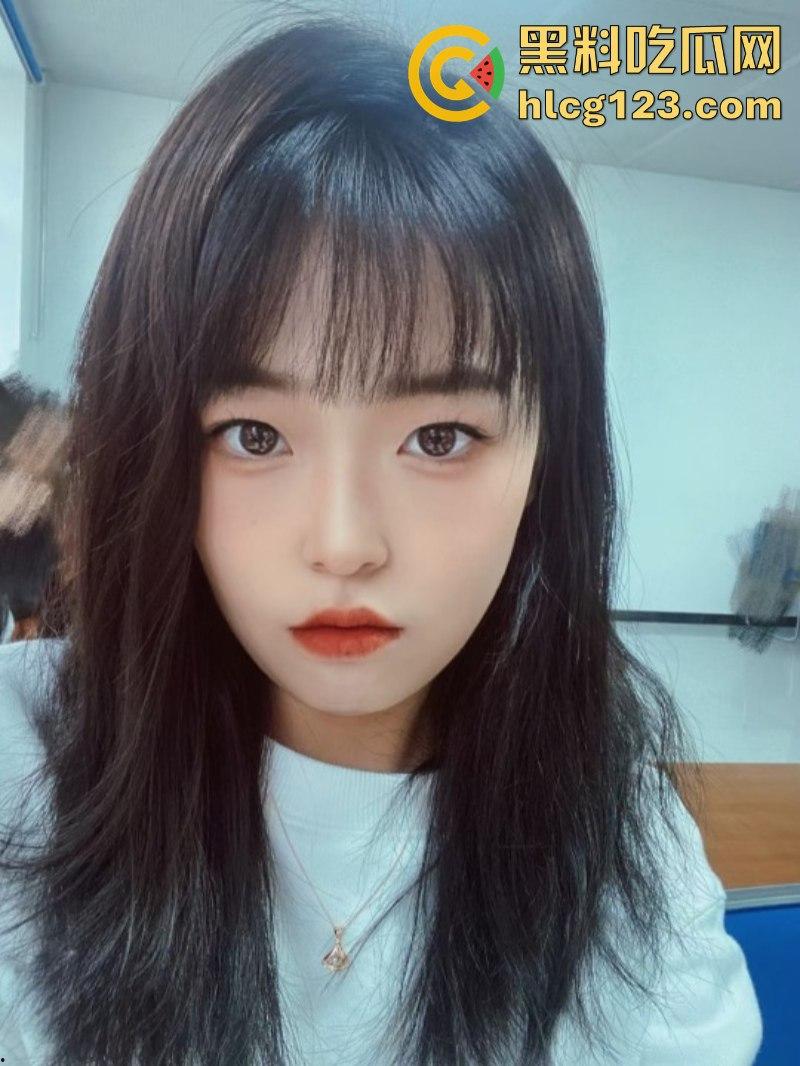 高质量露脸泄密【川音学院】21届声乐系学妹 朋友圈装纯私下约炮极度反差！  第2张