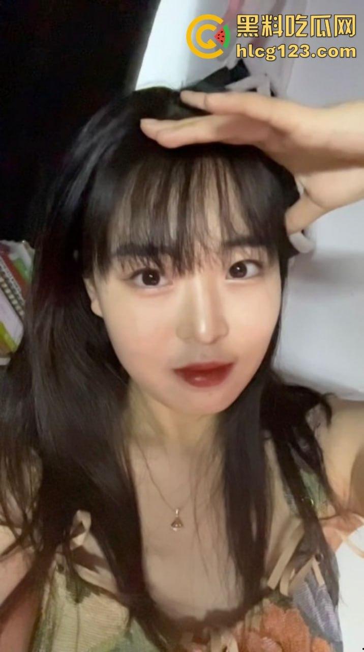 高质量露脸泄密【川音学院】21届声乐系学妹 朋友圈装纯私下约炮极度反差！  第3张