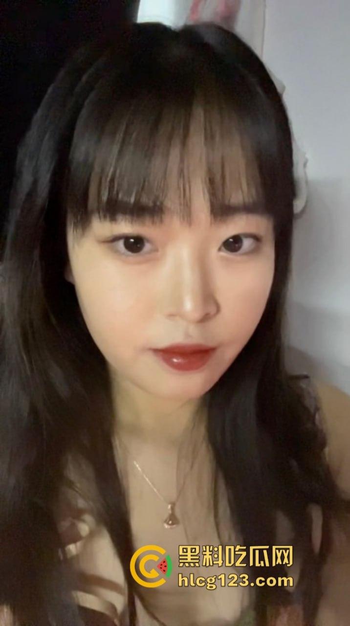 高质量露脸泄密【川音学院】21届声乐系学妹 朋友圈装纯私下约炮极度反差！  第4张