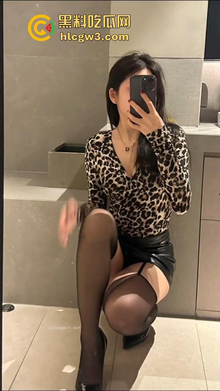 抖音网红【刘悦】性爱视频泄露黑丝情趣内衣骚翻全场，床上叫到嗓子哑，骚货就是骚货！  第4张