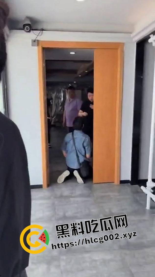 成都凯宾酒店打人柱  活生生打在水泥柱里 死不瞑目的残忍 现场视频流出 第5张