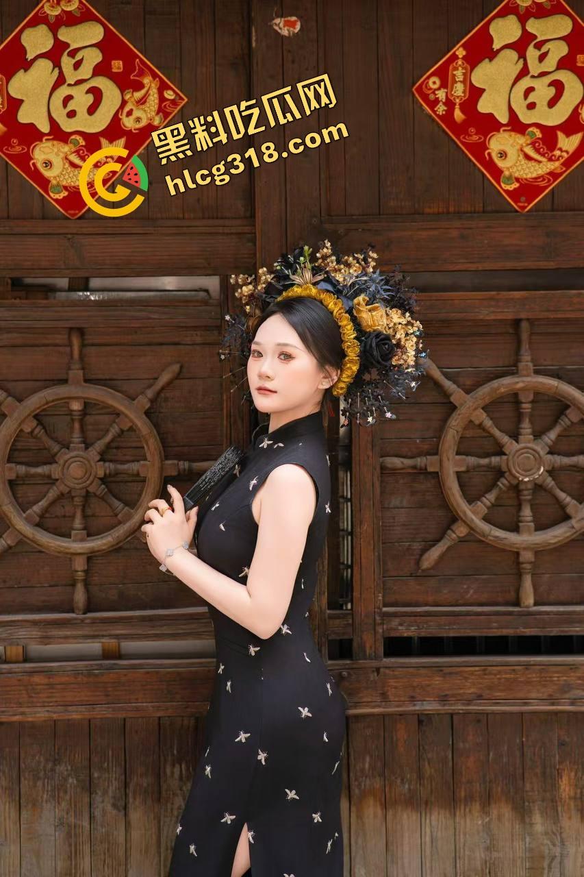 谁能想到吃个瓦匠烤鱼都能碰到厕所操逼，外面收瓶子里面打桩啪啪声盖过店里音乐，骚货一声不吭！  第3张