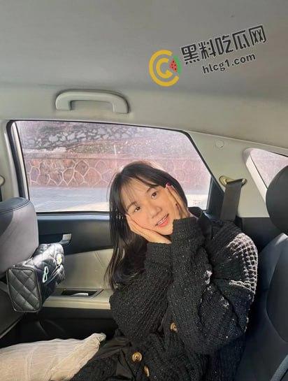 湖南长沙环境生物学院 摄影部部长欧阳红梅 表面是品学兼优的学姐 私下是个爱吃精的母狗 口交吞精视频流出  第2张