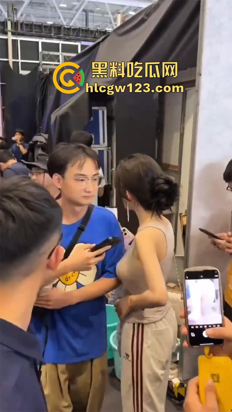 肘击猥亵袭胸大师，冒充摄影师咸猪手摸奶，结果翻车被抓，视频拍下全过程，还真是够猥琐呢！  第3张