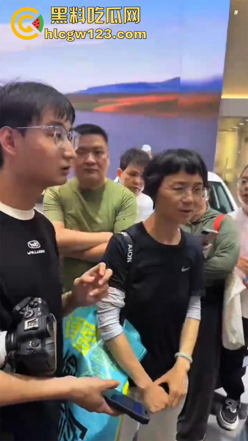 肘击猥亵袭胸大师，冒充摄影师咸猪手摸奶，结果翻车被抓，视频拍下全过程，还真是够猥琐呢！  第6张