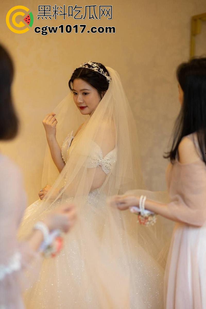 武汉中环地产中介【刘启意】，刚结婚的反差骚妇，肌肤白嫩漫画奶超诱人，背着老公偷情啪啪，被情夫报复性曝光！  第2张