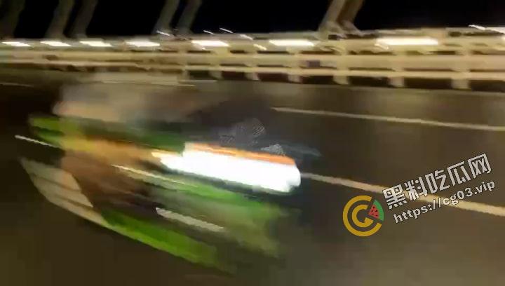 现在机车老妹太猛了 以身实践骑士精神  试试就逝世！ 第1张