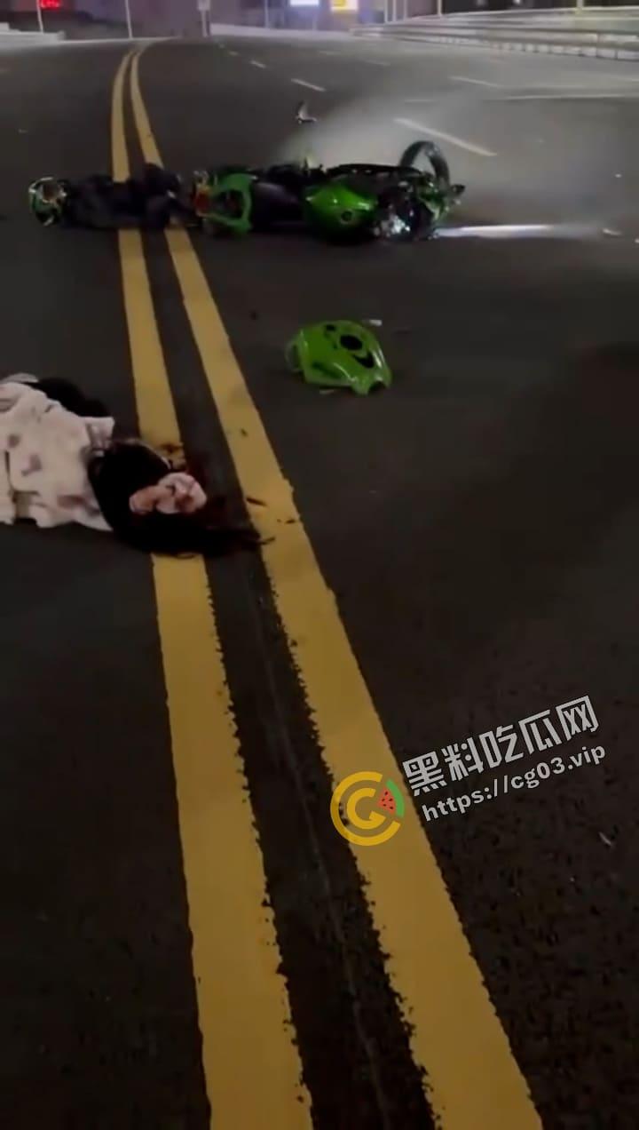 现在机车老妹太猛了 以身实践骑士精神  试试就逝世！ 第2张