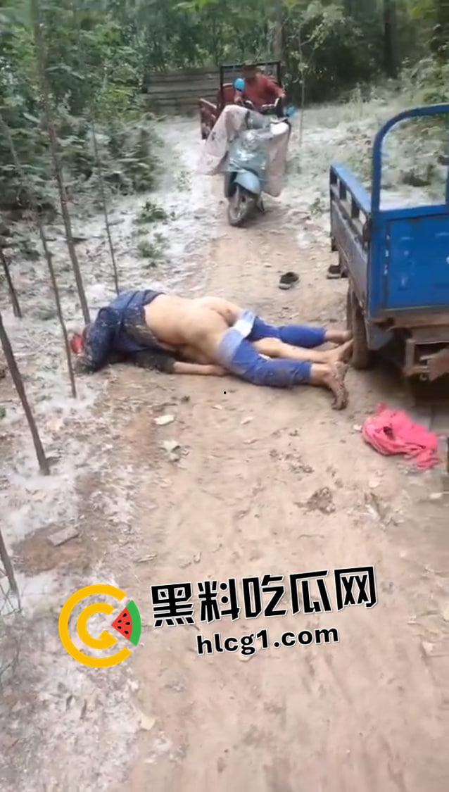 野战中暑双双毙命 还是大爷大妈玩的狠啊 为了高潮宁愿去死  第2张