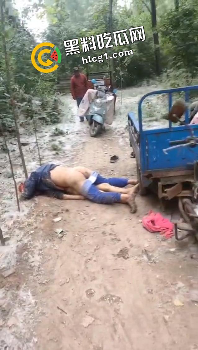 野战中暑双双毙命 还是大爷大妈玩的狠啊 为了高潮宁愿去死  第3张