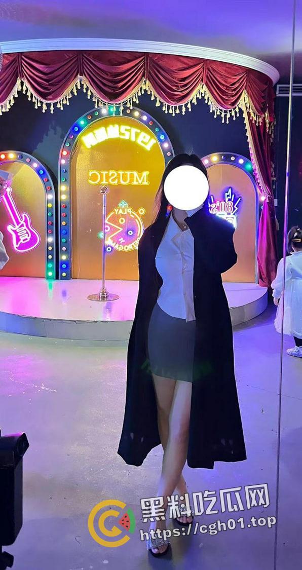 石河子大学研一学姐的反差日常被渣男流出 夺命大长腿和粉嫩翘臀 掰开小穴给你看  第3张