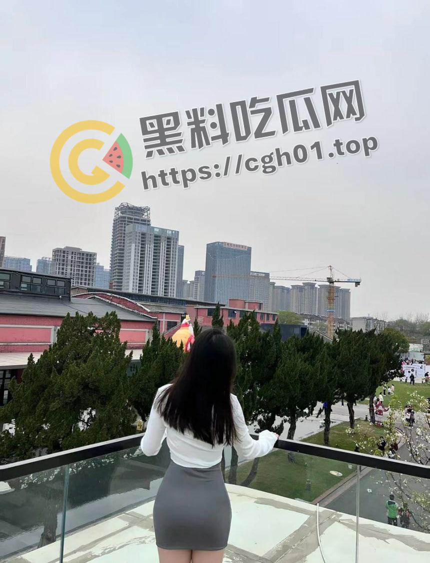 石河子大学研一学姐的反差日常被渣男流出 夺命大长腿和粉嫩翘臀 掰开小穴给你看  第6张