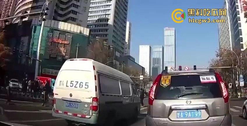 甘肃兰州城关区男子驾车撞伤行人后逃逸 接着又撞伤三人，疯狂逃亡路上再造惨剧！  第4张