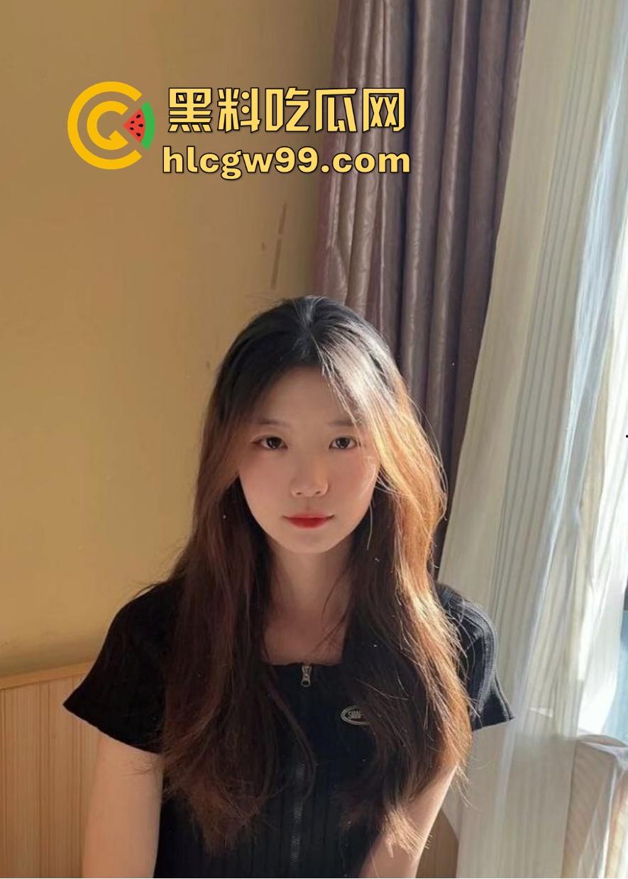 网友投稿！湖北黄冈站极品反差母狗【吴童】出轨被男友曝光性爱视频，烂货骚逼被多人玩的阴唇都翻了。  第2张