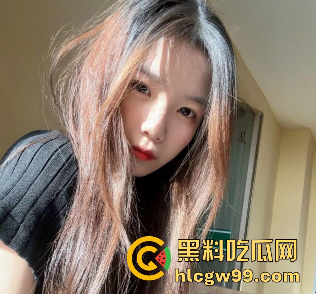 网友投稿！湖北黄冈站极品反差母狗【吴童】出轨被男友曝光性爱视频，烂货骚逼被多人玩的阴唇都翻了。  第6张