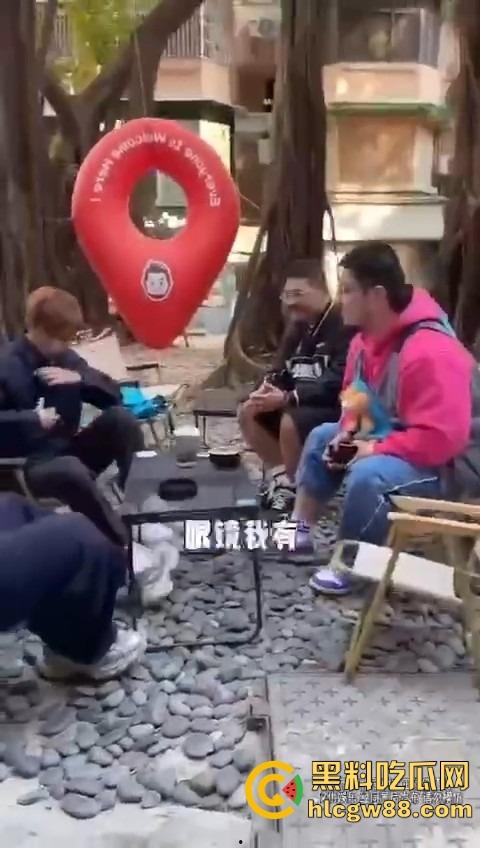 打入成都GAY圈，熊猪文化震碎三观，胖熊陪床8000块，花钱买个肉山压床？到底是什么口味？  第3张