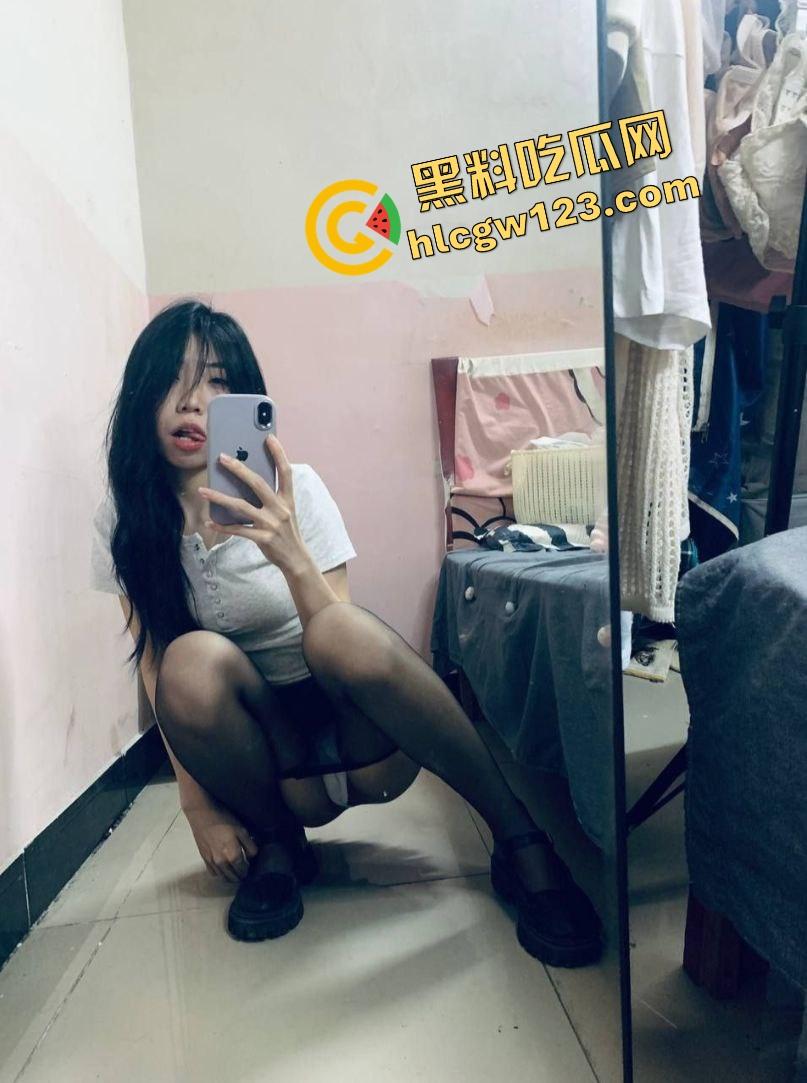 群友爆料前女友【宋蒨】JK黑丝公交车，02年小骚货不上班专靠男人养，两年感情换一顶绿帽！  第20张