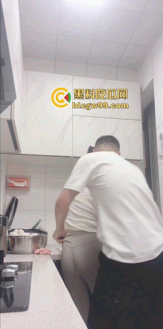 好吃不如饺子，好玩不过嫂子，厨房里得禁忌诱惑，极品瑜伽嫂子和小叔在大哥出差时激情四射，一炮直接上天！  第6张