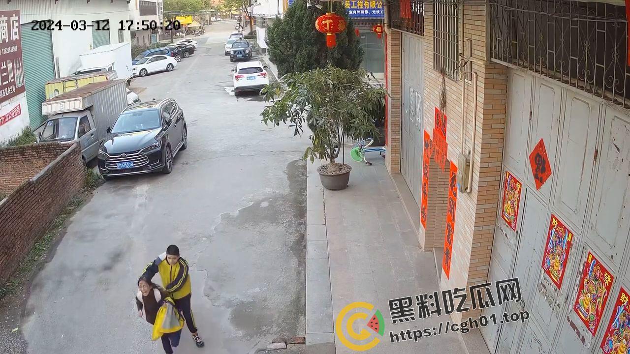 天津河东中心小学初中生猥亵小女孩  女孩惨叫瘆人 老师辟谣男孩不正常 现场监控流出 第2张