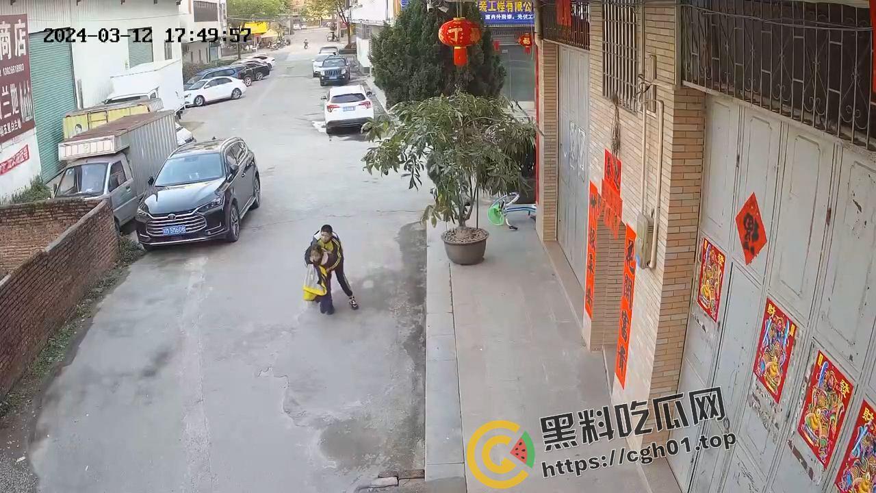 天津河东中心小学初中生猥亵小女孩  女孩惨叫瘆人 老师辟谣男孩不正常 现场监控流出 第3张