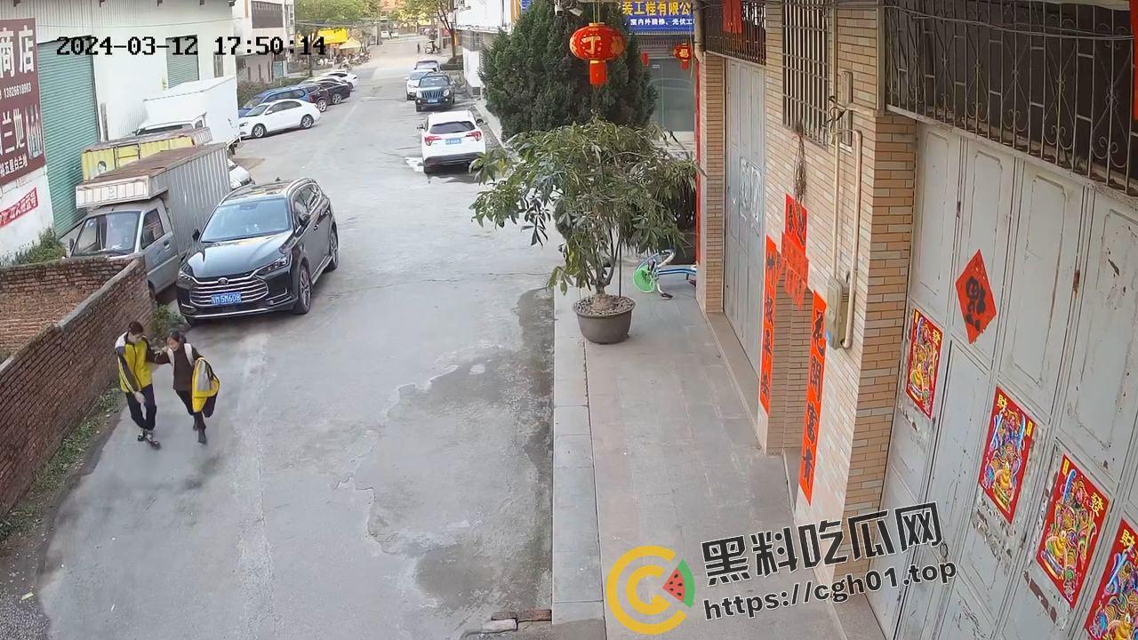 天津河东中心小学初中生猥亵小女孩  女孩惨叫瘆人 老师辟谣男孩不正常 现场监控流出 第6张