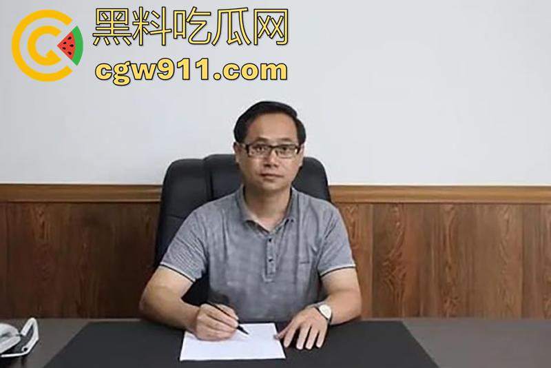 中山市民众医院原副院长【罗勇】，在宾馆给下属女儿治疗痔疮，女上位抽插嫩穴，针孔摄像头拍下全过程！  第2张