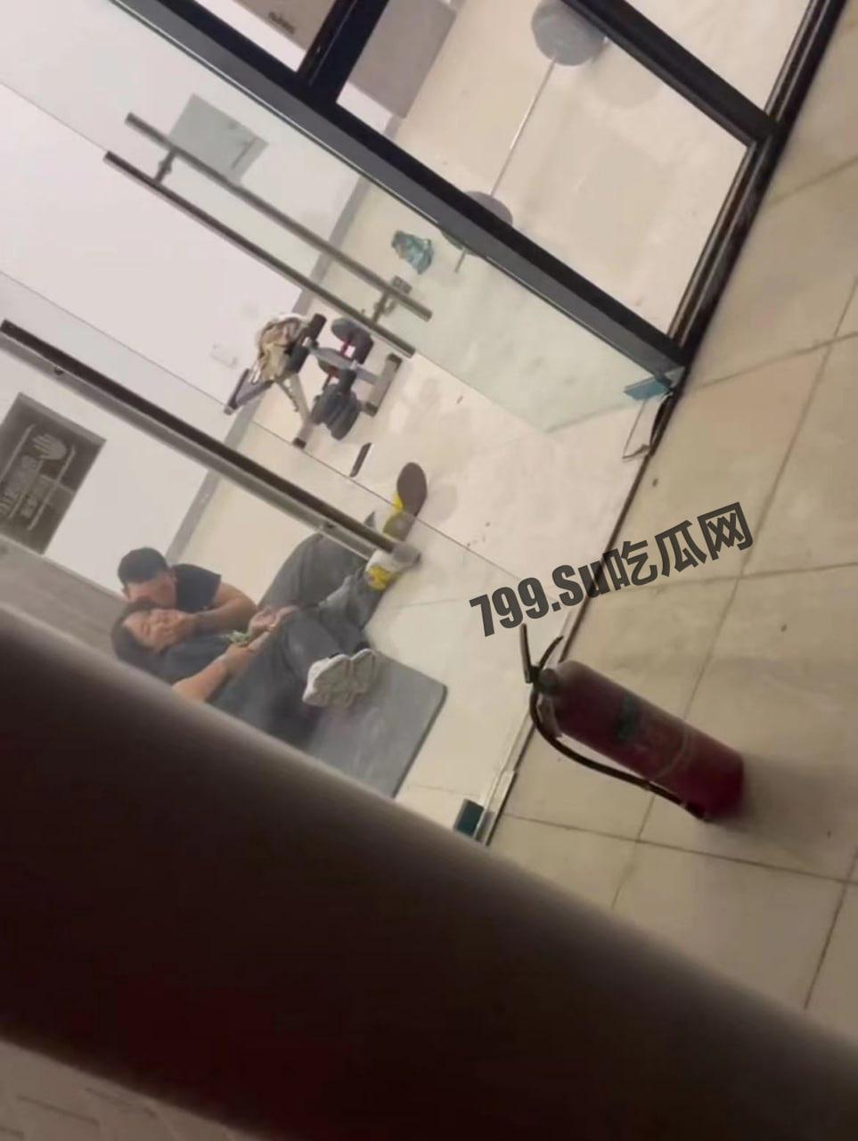 广州华商学院 男生带外校女生进活动室口交 同学举报导致其被辅导员抓包 现场社死  第7张