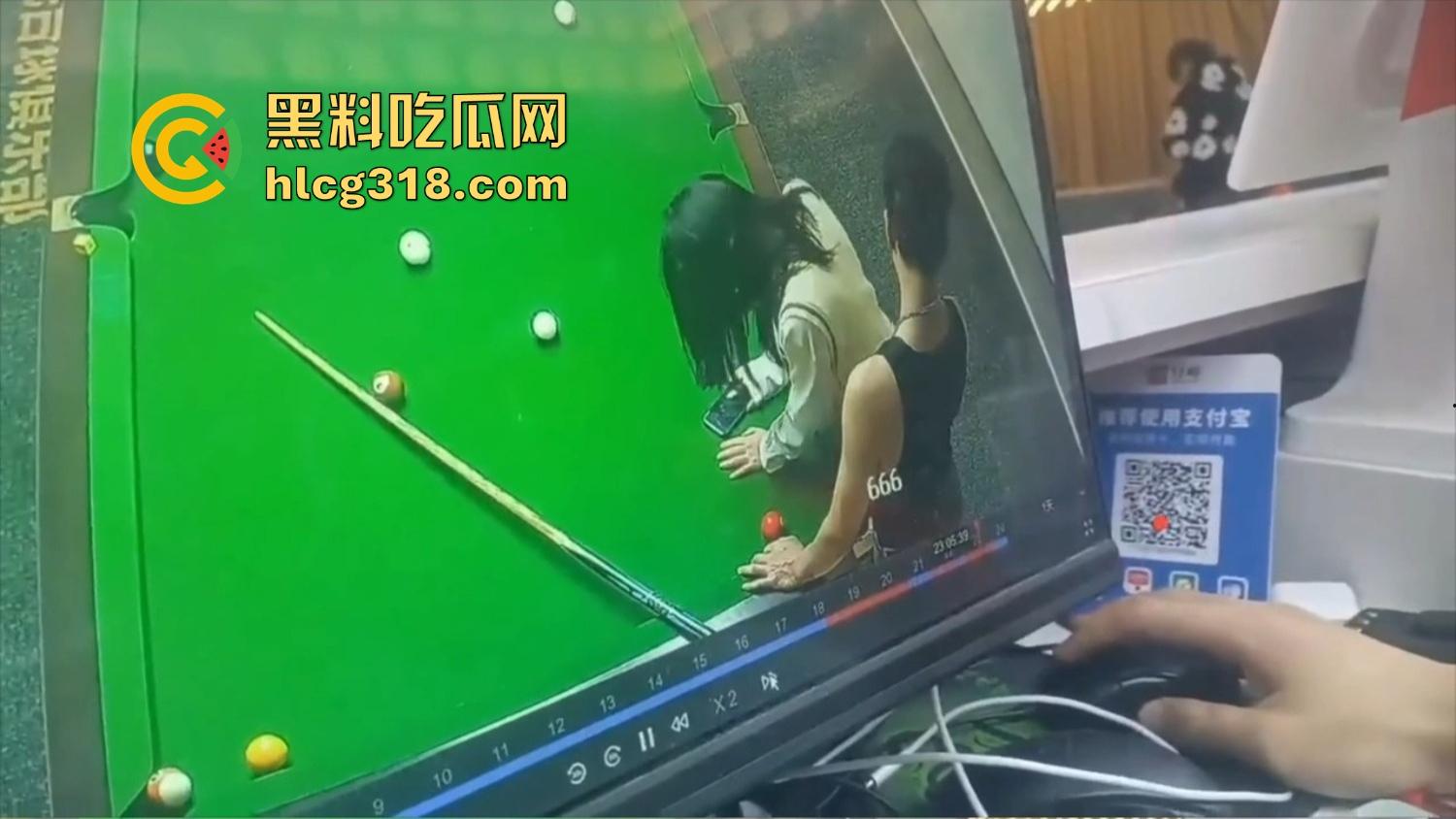 点个陪玩不打球，哥们台球厅现场抠逼上头，老板边抽烟边看监控笑了，抠个逼你也别忘了换手啊！  第10张