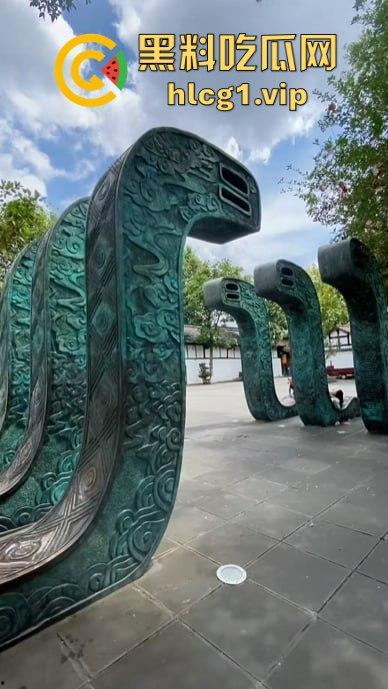 阆中贡院广场激情现场！阿姨大叔雕塑下大胆啪啪，胆子果然跟年龄成正比！  第9张