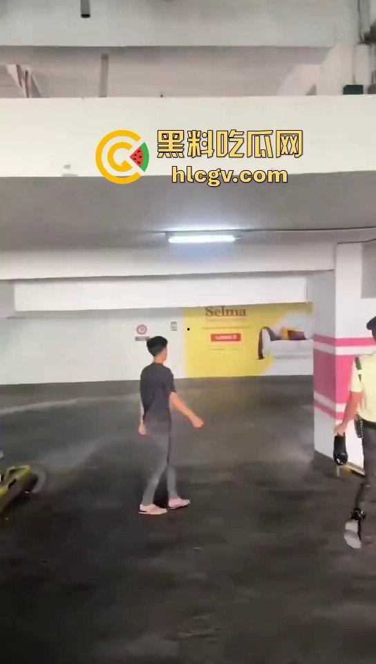 印尼小哥带别人老婆车震，被老公当场抓包！慌乱逃跑上演车库逃亡！  第10张