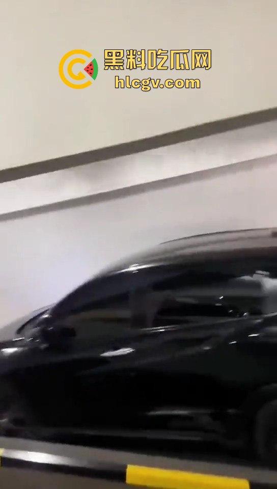 印尼小哥带别人老婆车震，被老公当场抓包！慌乱逃跑上演车库逃亡！  第11张