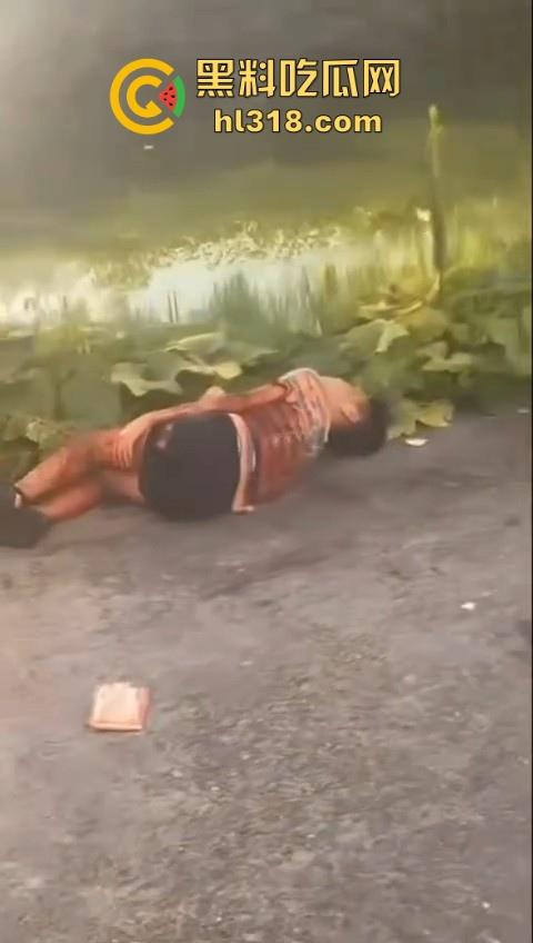 湖南省耒阳发生一起血腥命案，一个报复社会的青年，拿刀随机砍人，以至3人当初死亡，嫌疑犯在逃！  第6张