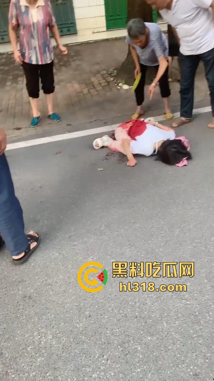 湖南省耒阳发生一起血腥命案，一个报复社会的青年，拿刀随机砍人，以至3人当初死亡，嫌疑犯在逃！  第7张