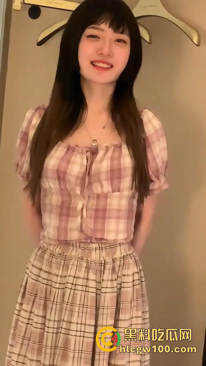 上海大学高颜值大四学姐【顾晓雨】跟富二代约炮视频曝光，娇喘声声红唇微颤，粉嫩吸引眼球。  第1张