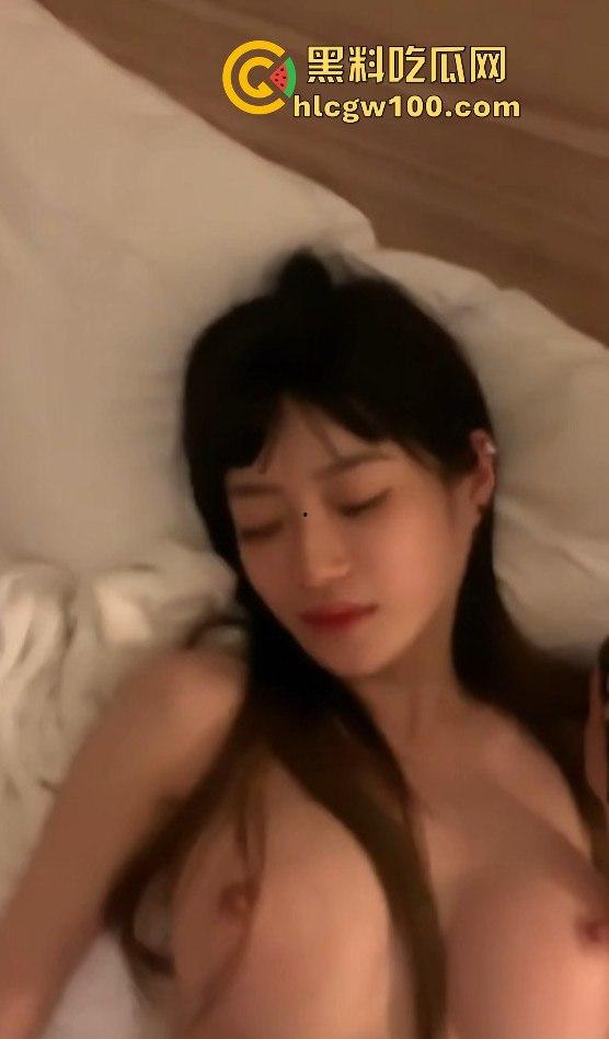 上海大学高颜值大四学姐【顾晓雨】跟富二代约炮视频曝光，娇喘声声红唇微颤，粉嫩吸引眼球。  第10张